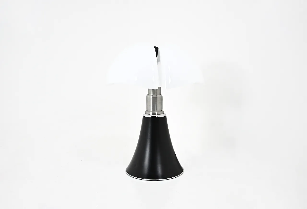 Black Pipistrello table lamp by Gae Aulenti for Martinelli Luce, 1960s 1