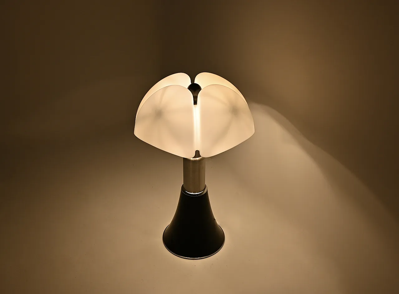 Black Pipistrello table lamp by Gae Aulenti for Martinelli Luce, 1960s 6