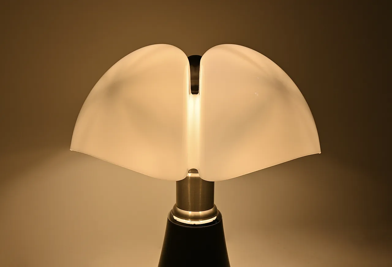 Black Pipistrello table lamp by Gae Aulenti for Martinelli Luce, 1960s 10