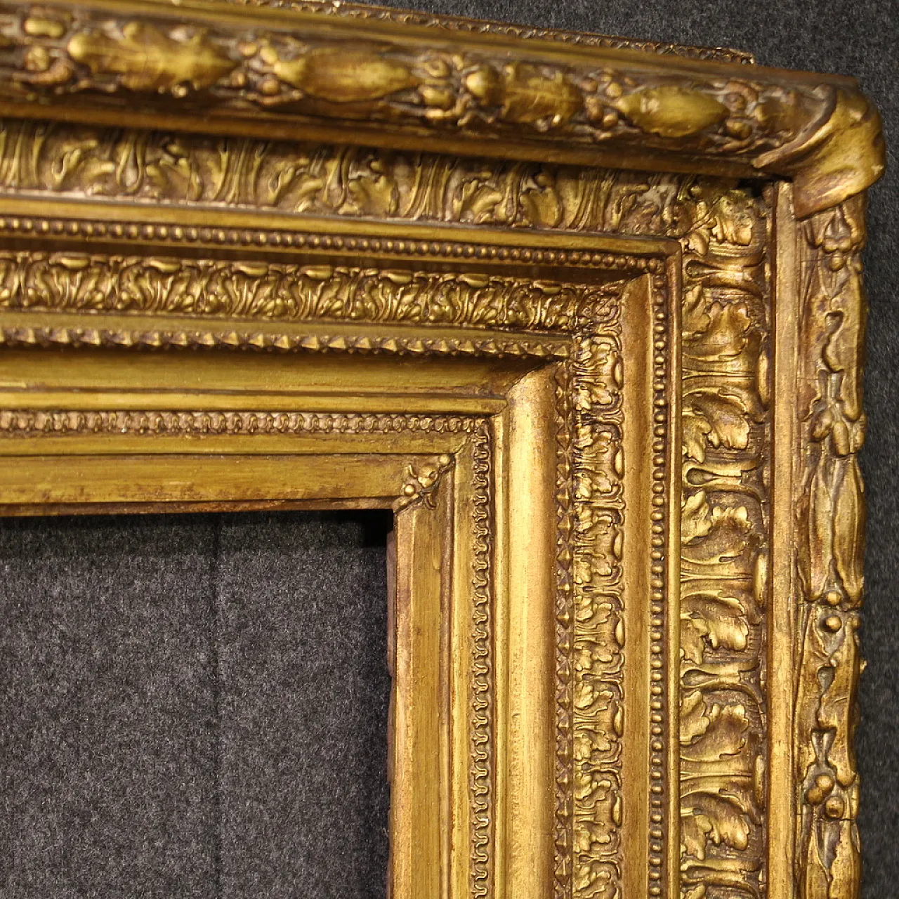 Carved and gilded French frame, 20th century 3