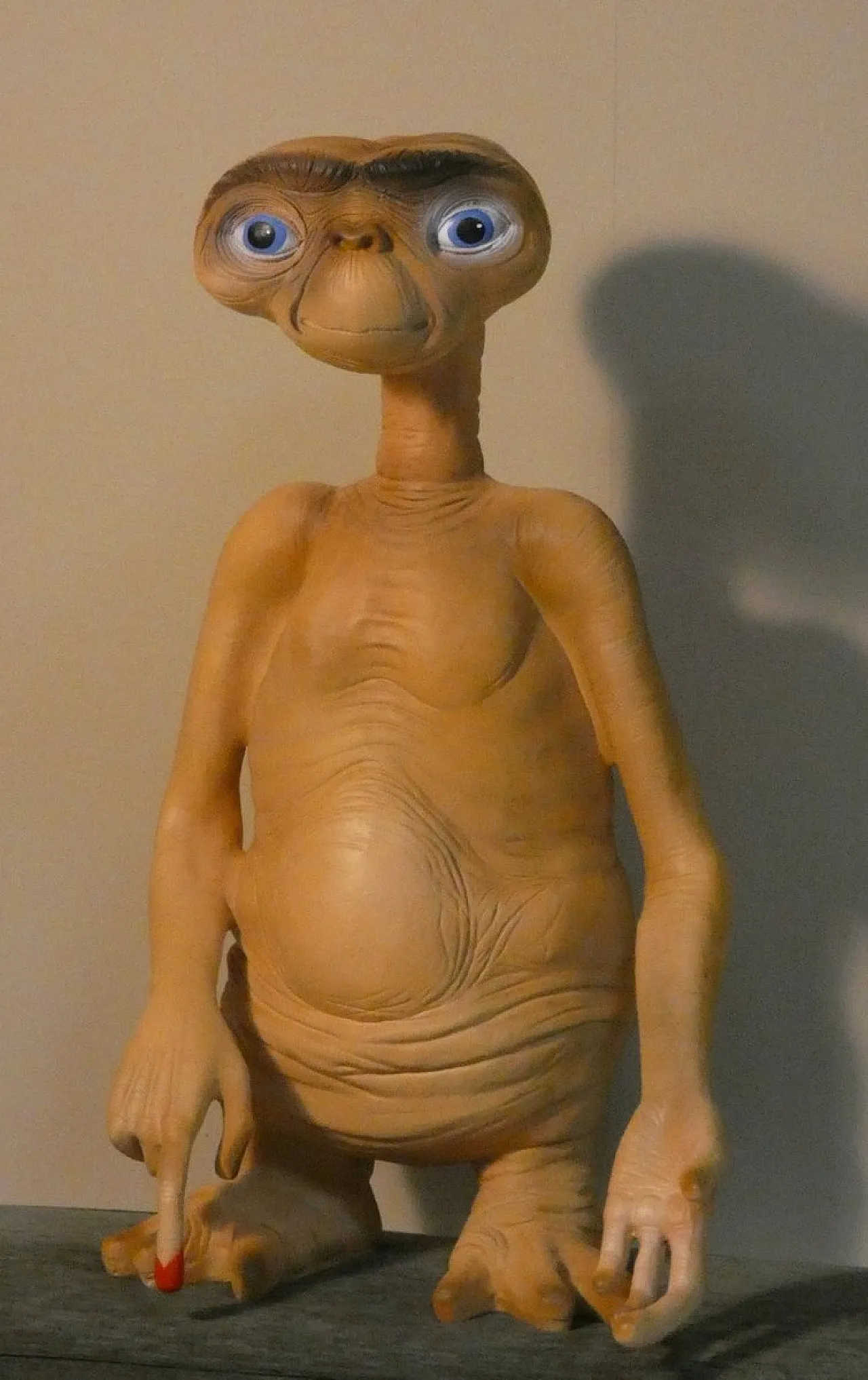 E.T. big Three-Dimensional Statue in Resin and Enamel, 1990s 1