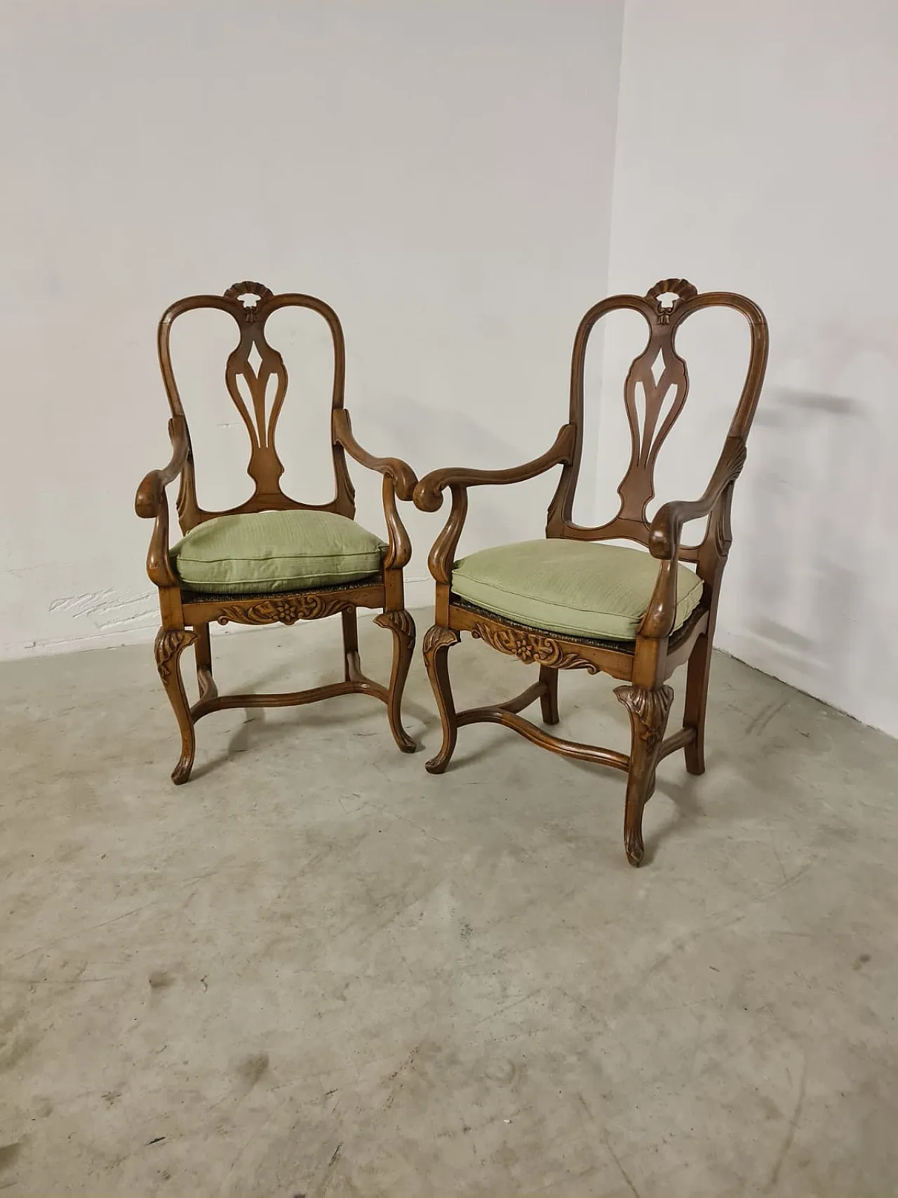 Couple seats in walnut, 18th century 1