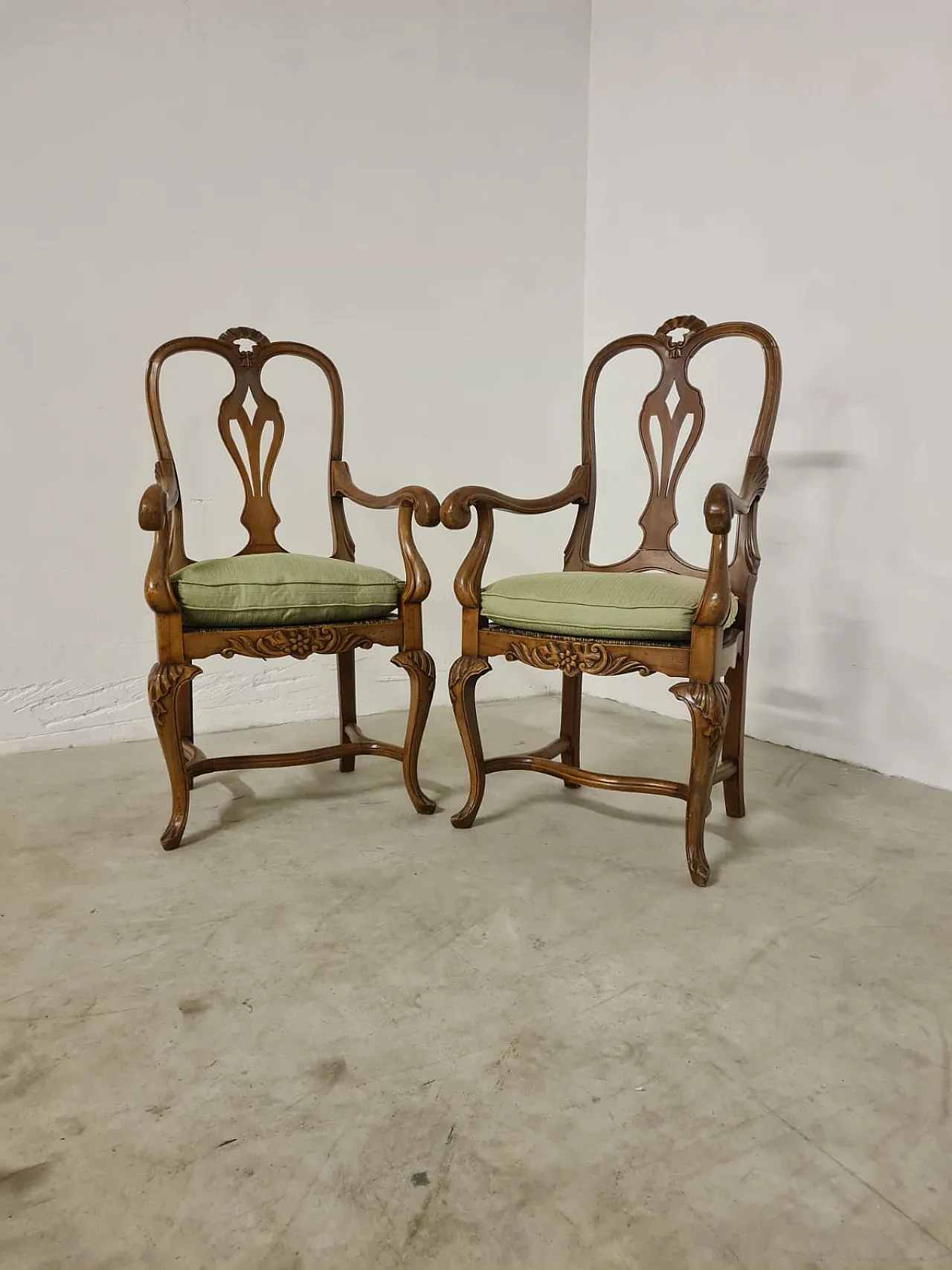 Couple seats in walnut, 18th century 2