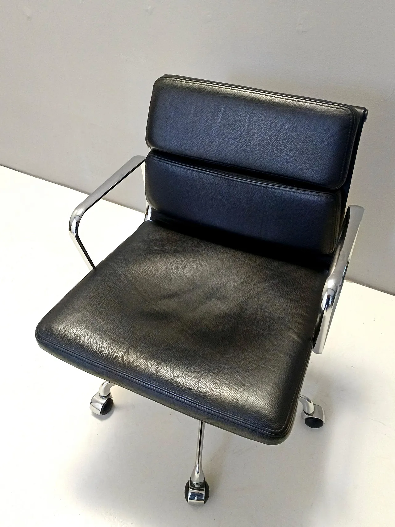 Postmodern Black Leather Soft Pad Chair Charles & Ray Eames for ICF 7