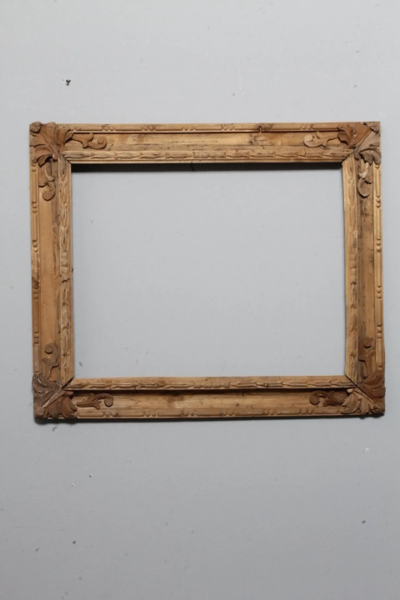 Frame in solid wood carved, 18th century 5