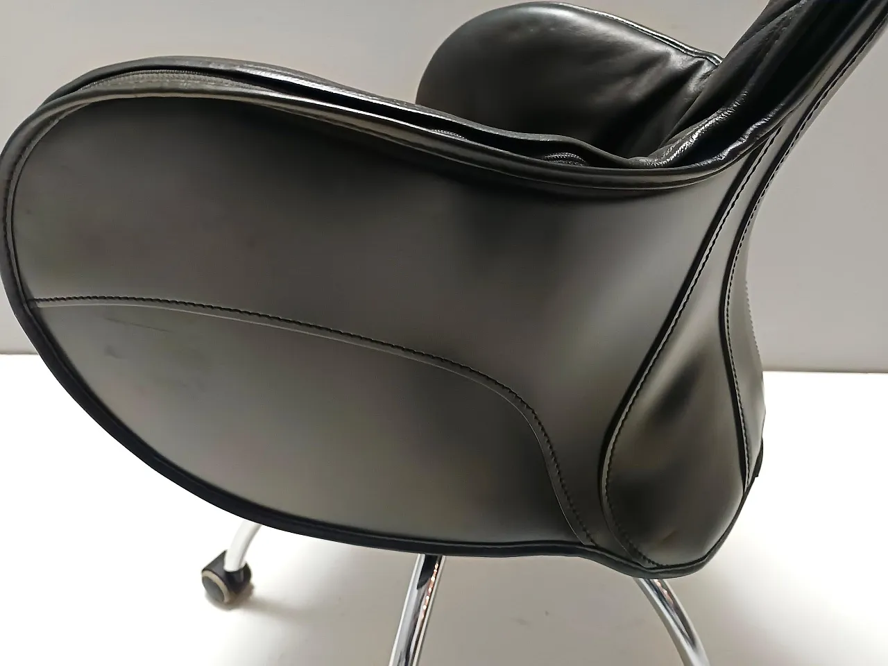 Black Leather Incisa Office Chair by Vico Magistretti for De Padova, 1992 11