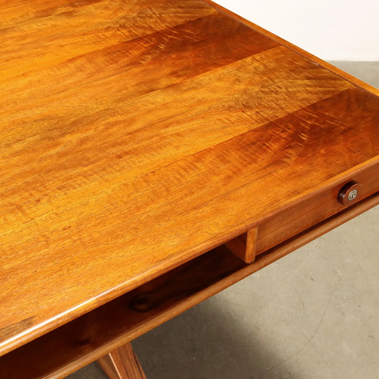 Walnut veneered desk 530 by Gianfranco Frattini for Bernini, 1960s 10