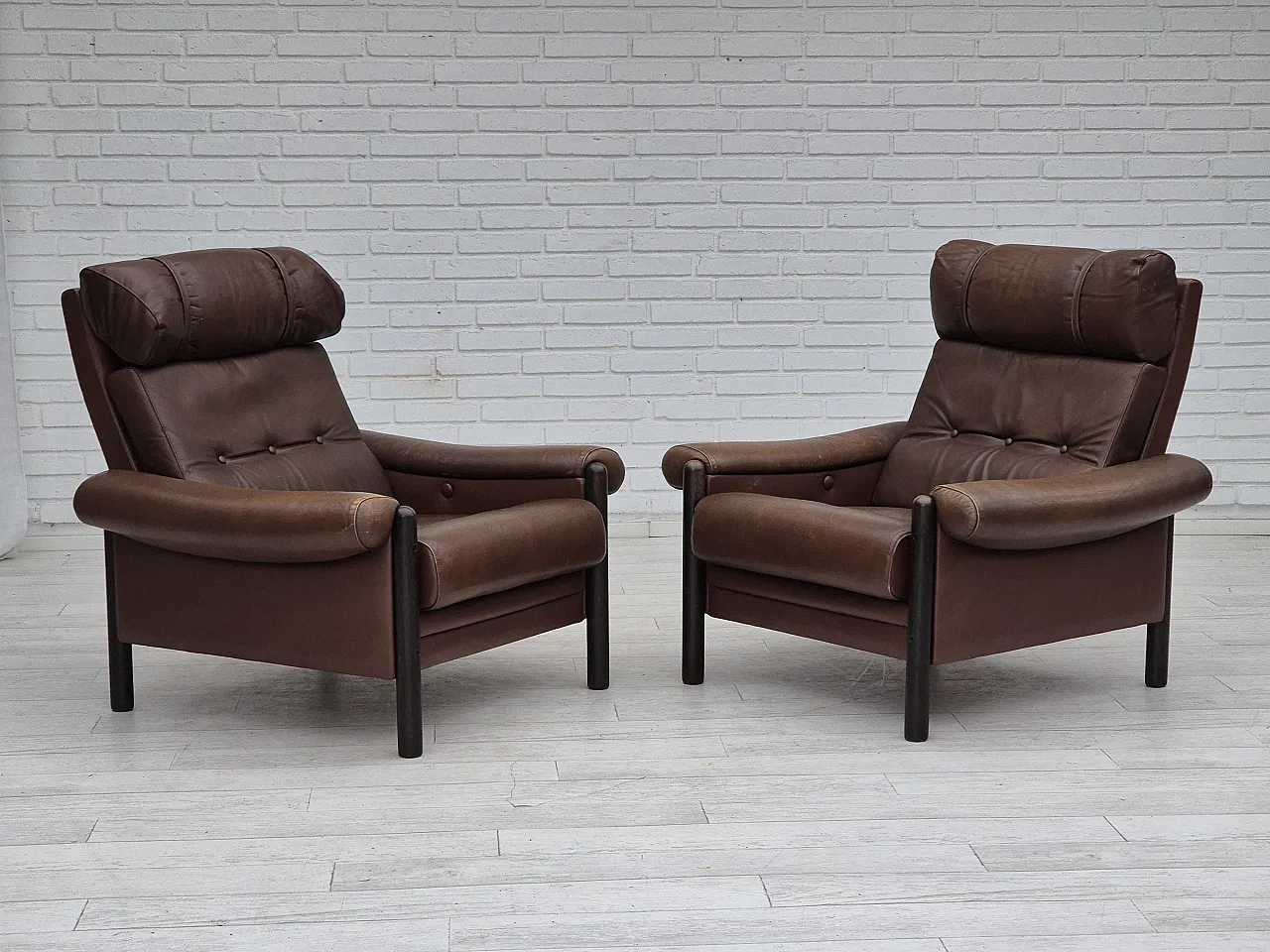 Danish armchair, in leather and oak, 1970s 2