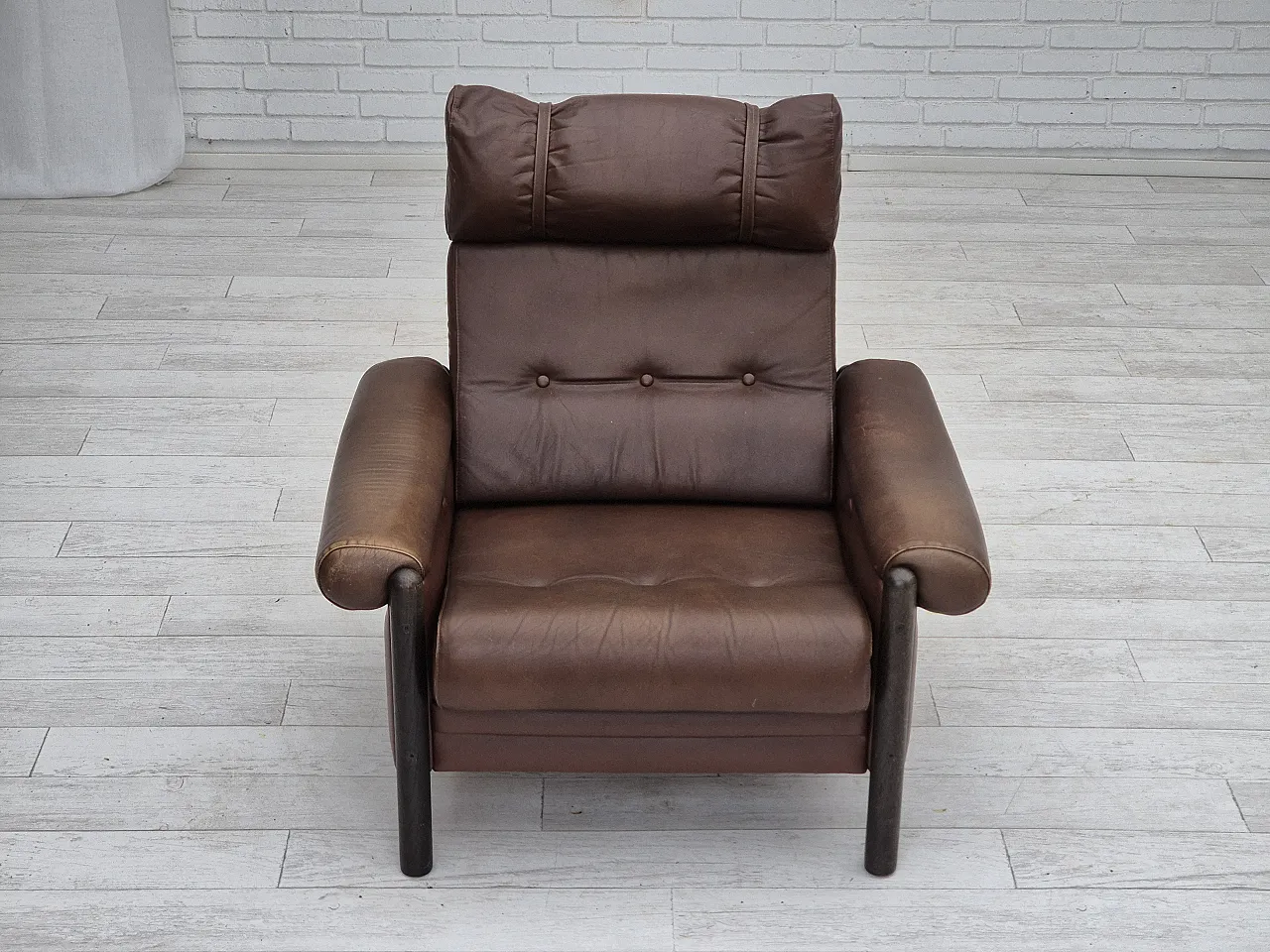 Danish armchair, in leather and oak, 1970s 10