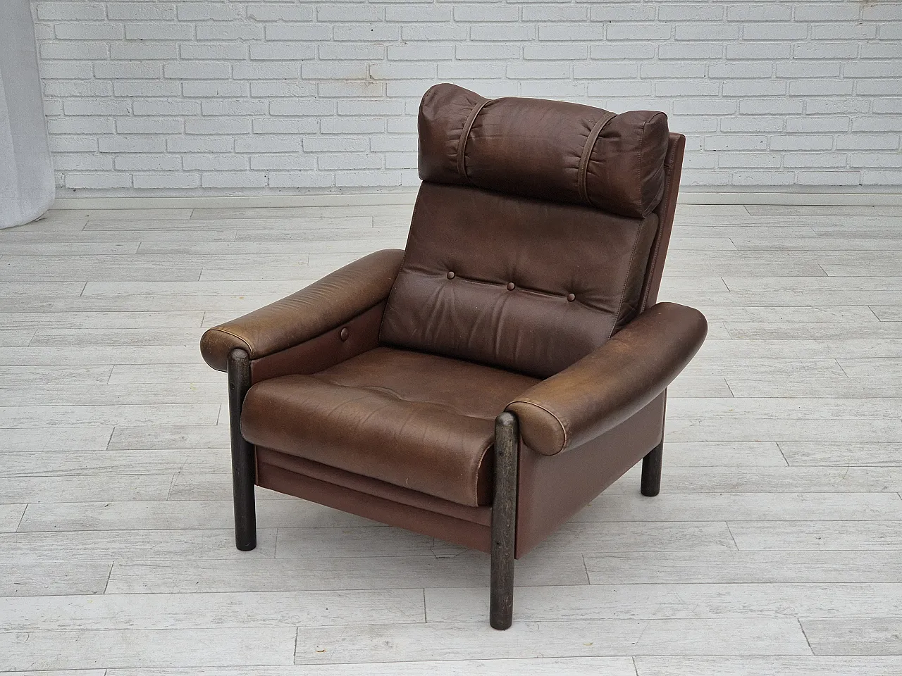 Danish armchair, in leather and oak, 1970s 20