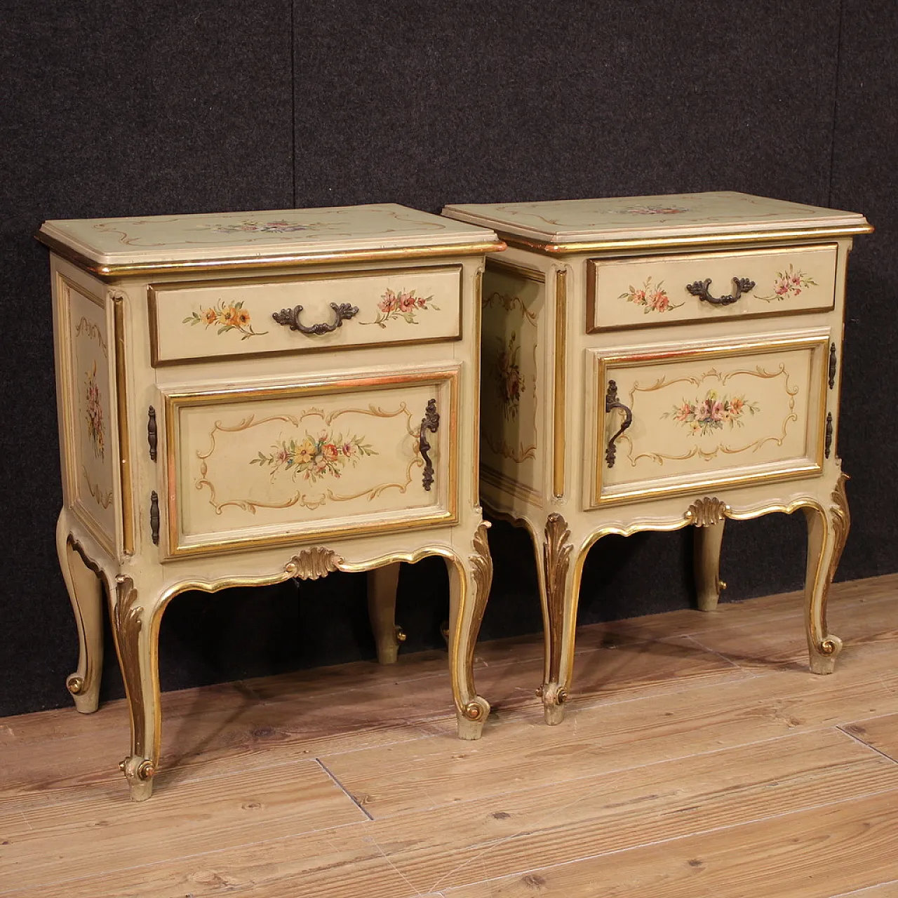 Pair of wooden Venetian lacquered bedside tables, 20th century 1