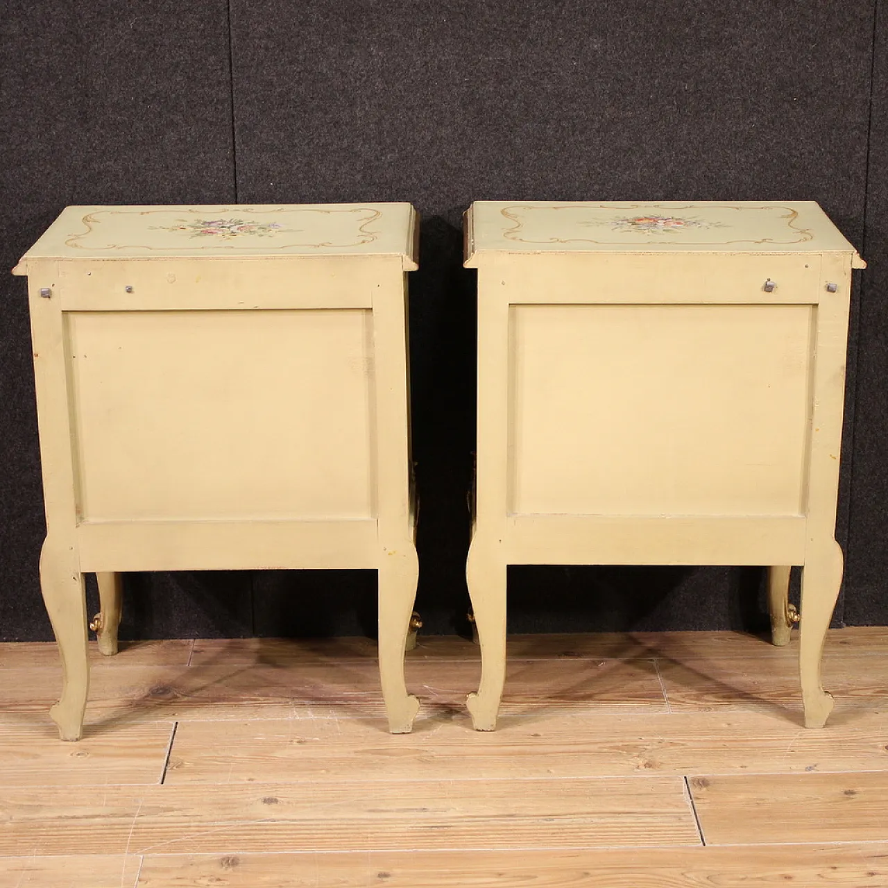 Pair of wooden Venetian lacquered bedside tables, 20th century 4