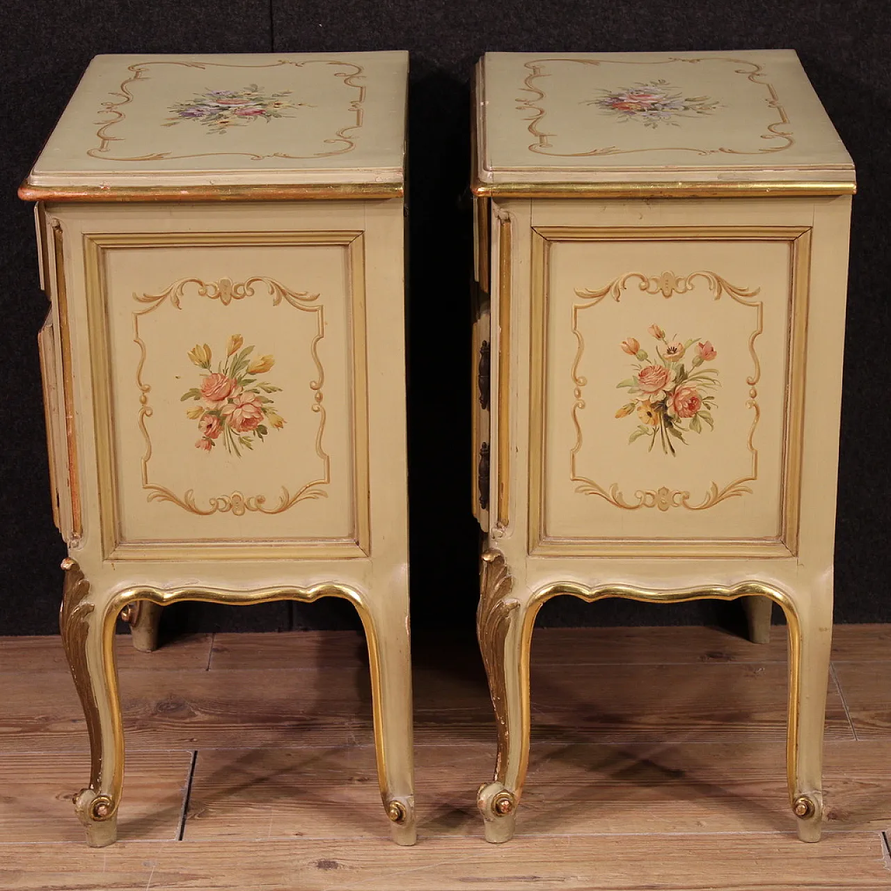 Pair of wooden Venetian lacquered bedside tables, 20th century 5