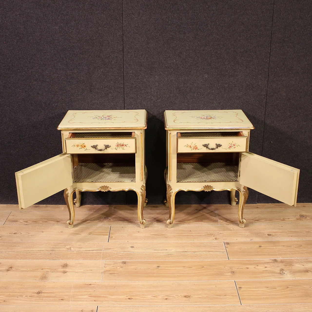 Pair of wooden Venetian lacquered bedside tables, 20th century 6