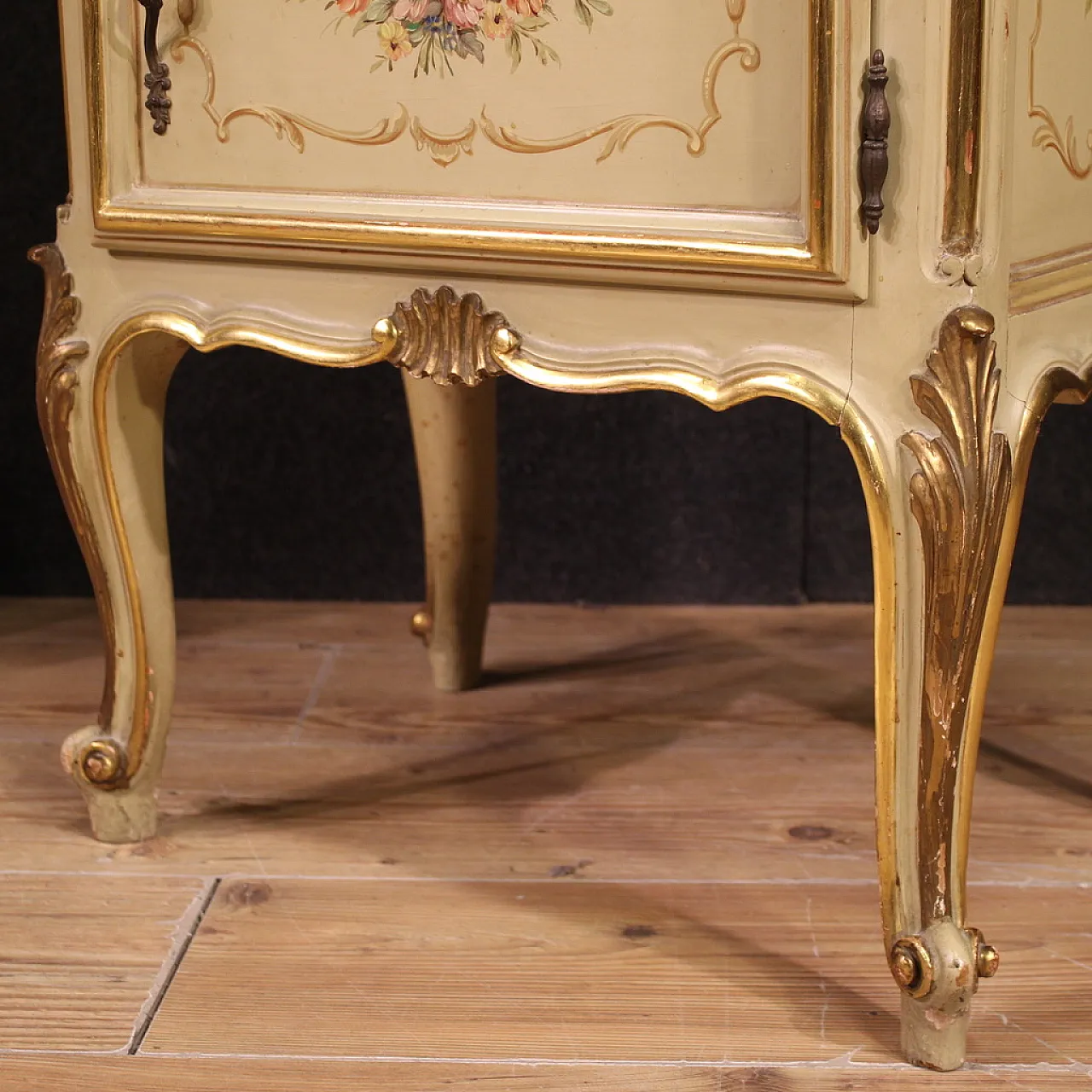 Pair of wooden Venetian lacquered bedside tables, 20th century 8