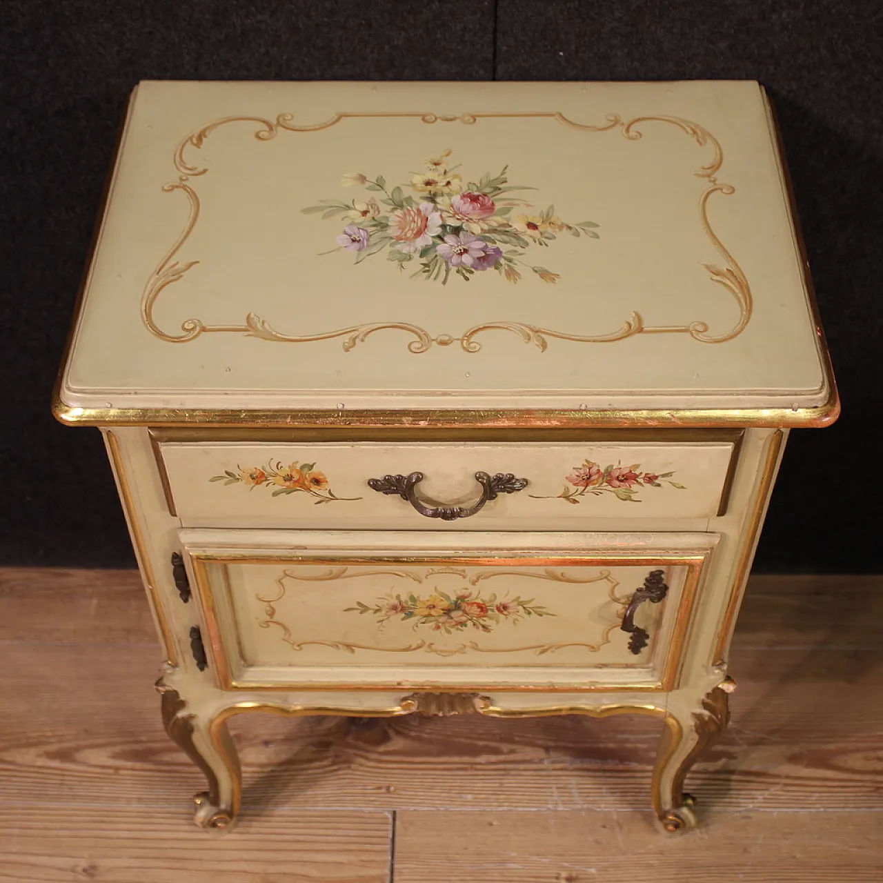 Pair of wooden Venetian lacquered bedside tables, 20th century 9