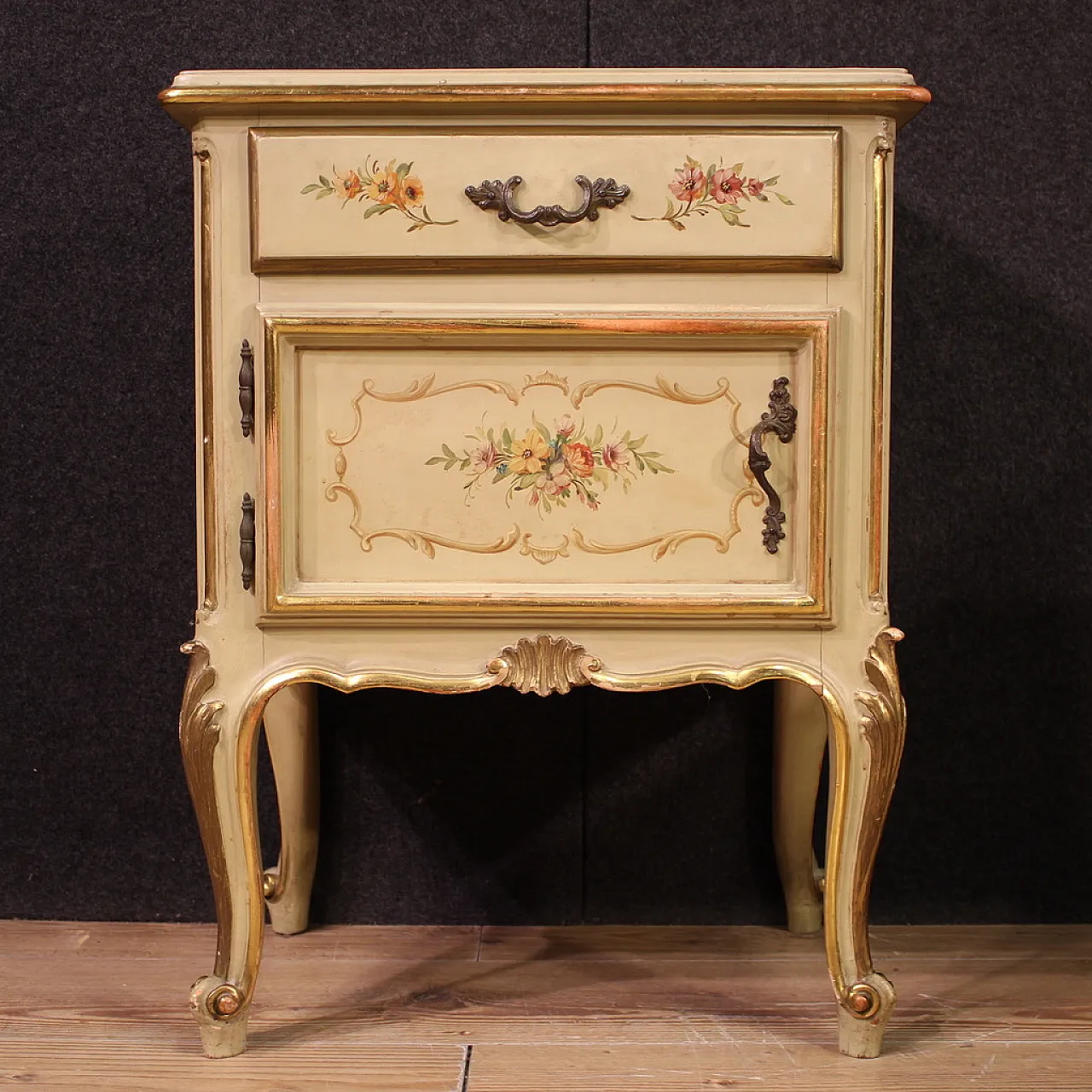 Pair of wooden Venetian lacquered bedside tables, 20th century 10