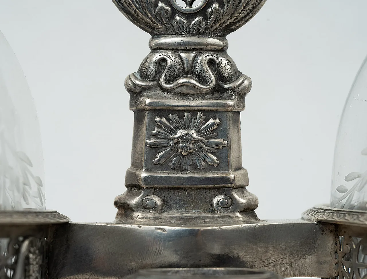 Oil holder in chiseled silver by Argentiere Ambroise Mignerot, 19th c. 5