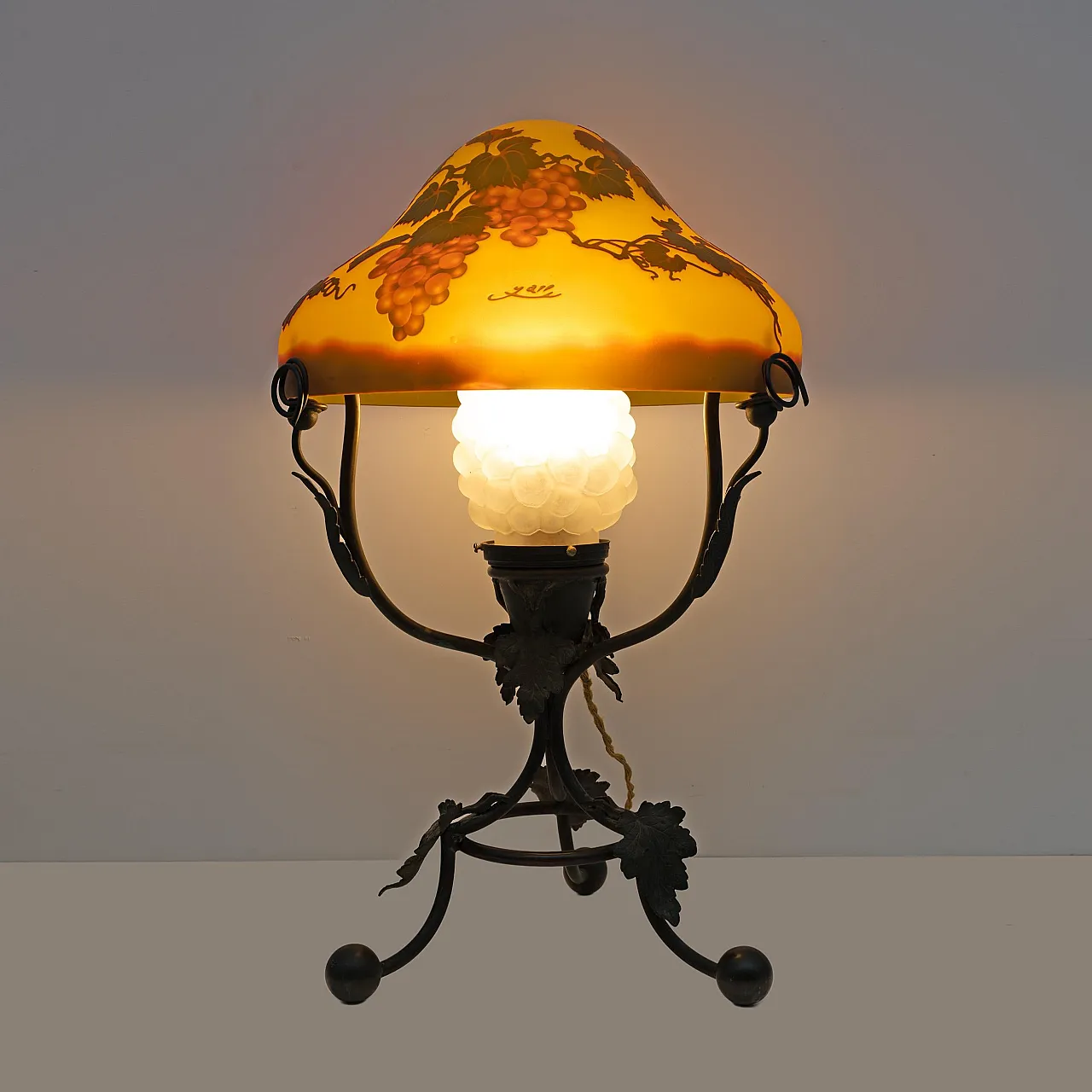 Glass and bronze table lamp with cameo by Émile Gallé, 20th century 2