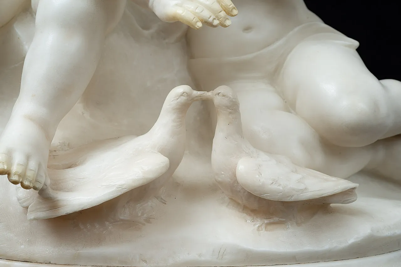 Gruppo scultoreo in marmo bianco statuario raffigurante putti, '900 4