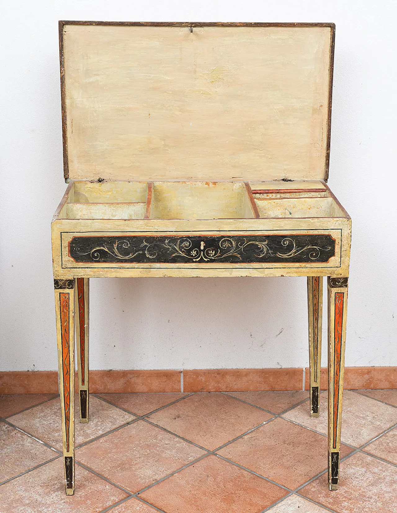 Console Marche in lacquered and painted wood, 18th century 2