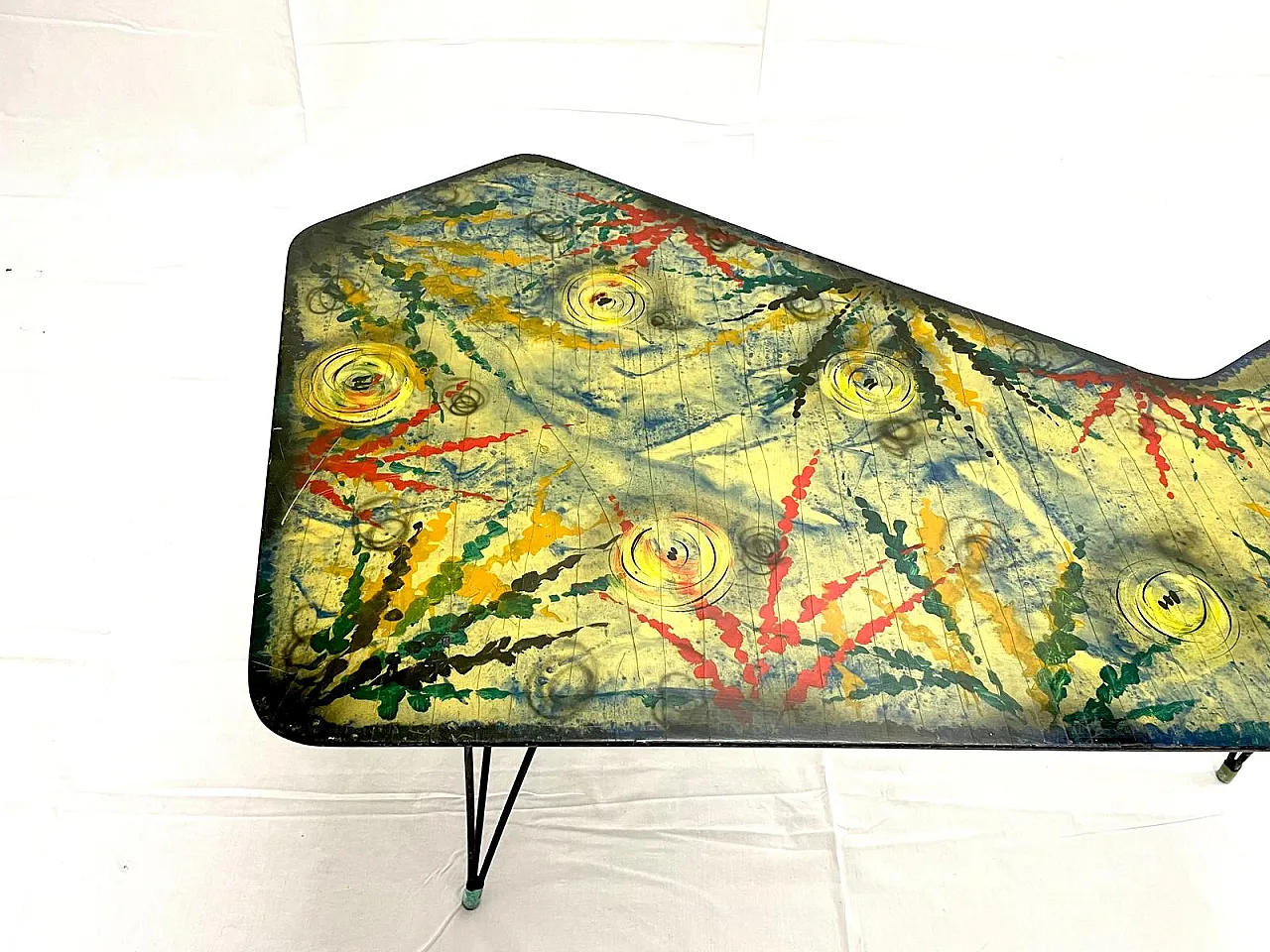 Coffee table with decorations with decorations, 1950 4