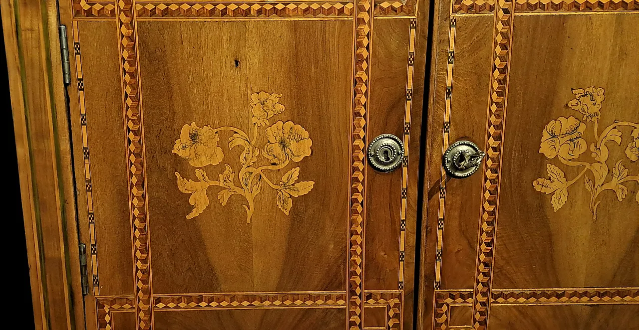 Walnut inlaid sideboard with drawers Northern Europe, 19th century 4