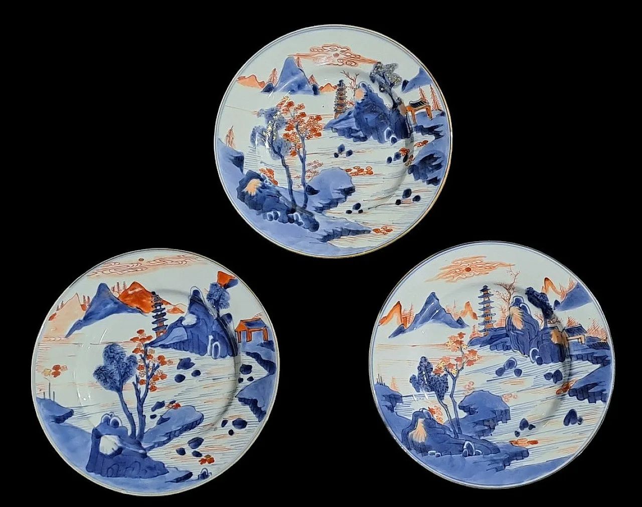 Three Imari porcelain plates China Kangxi period, 18th century 1