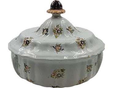 Majolica tureen decorated with floral motifs, mid-18th century