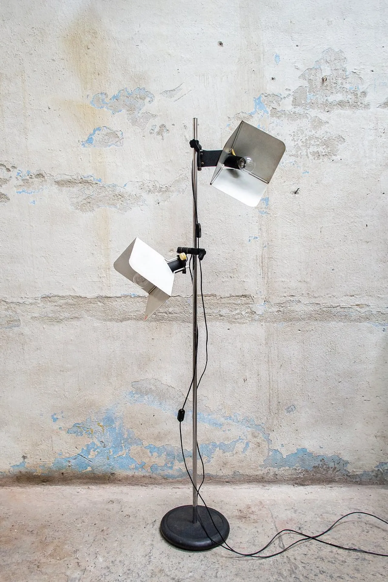 Triedro metal lamp by Joe Colombo for Stilnovo, 1970s 1