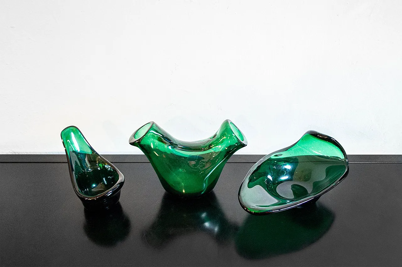 Three Sculptural Vases in Green Glass from Empoli, 1960s 3