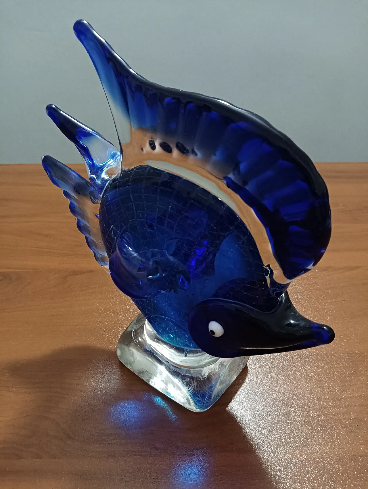 Scultura in vetro a forma di pesce blu, anni '70 6