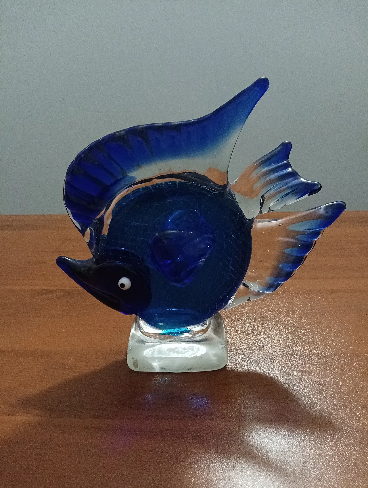 Scultura in vetro a forma di pesce blu, anni '70 10