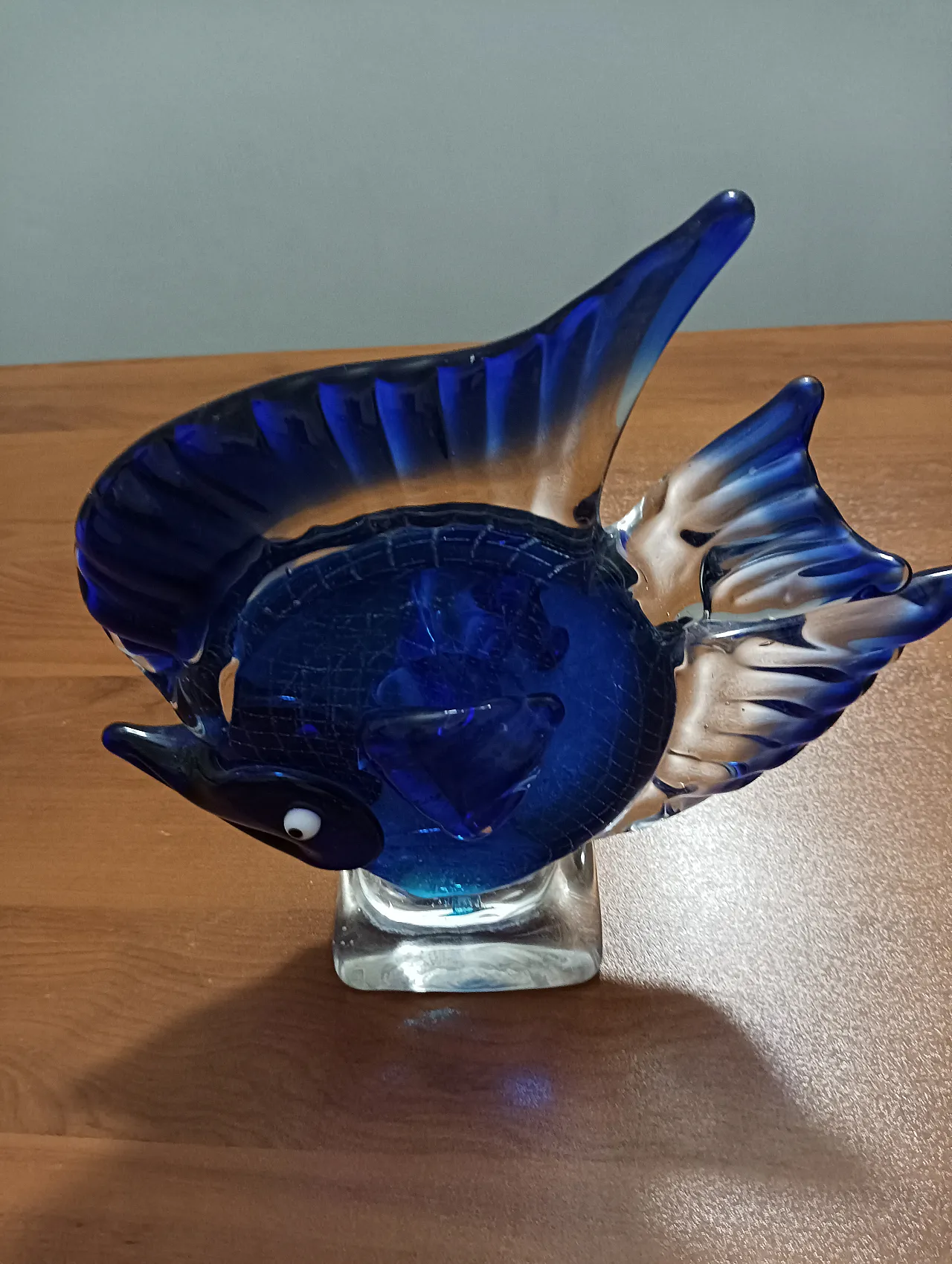 Scultura in vetro a forma di pesce blu, anni '70 11