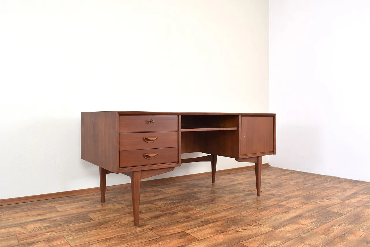 Mid-Century Teak Desk by Franz Ehrlich for Deutsche Werkstätten Heller 11