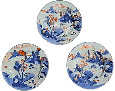 Three Imari porcelain plates China Kangxi period, 18th century