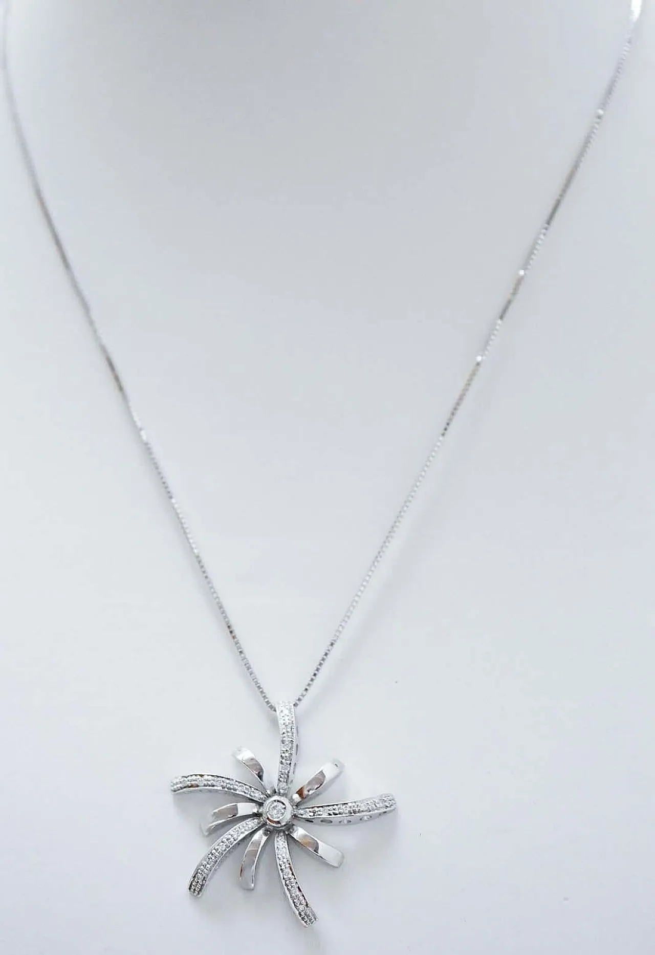 Diamonds, 18K white gold pendant necklace, 2000s 2