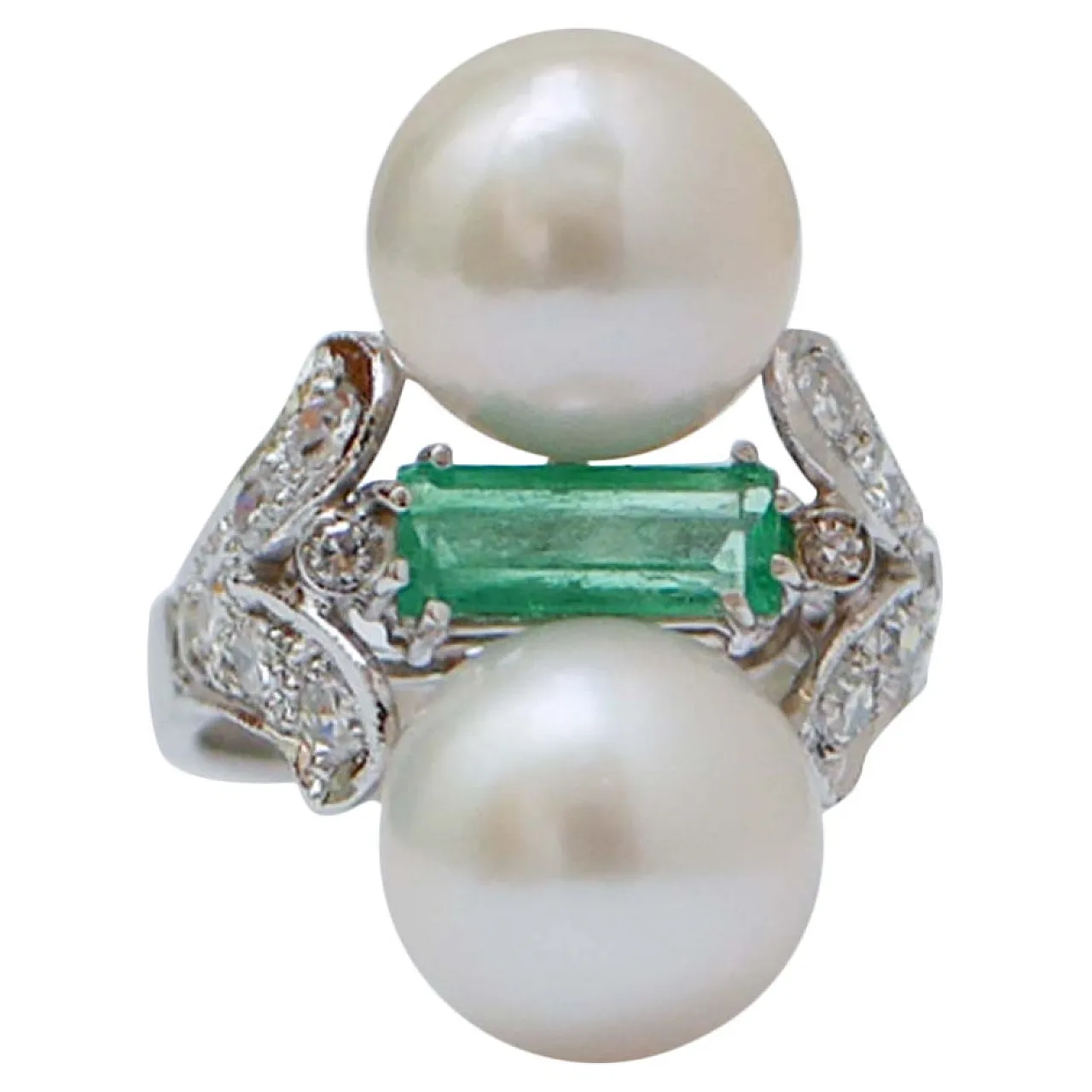 Platinum ring with emerald, diamonds and pearls, 1960s 1