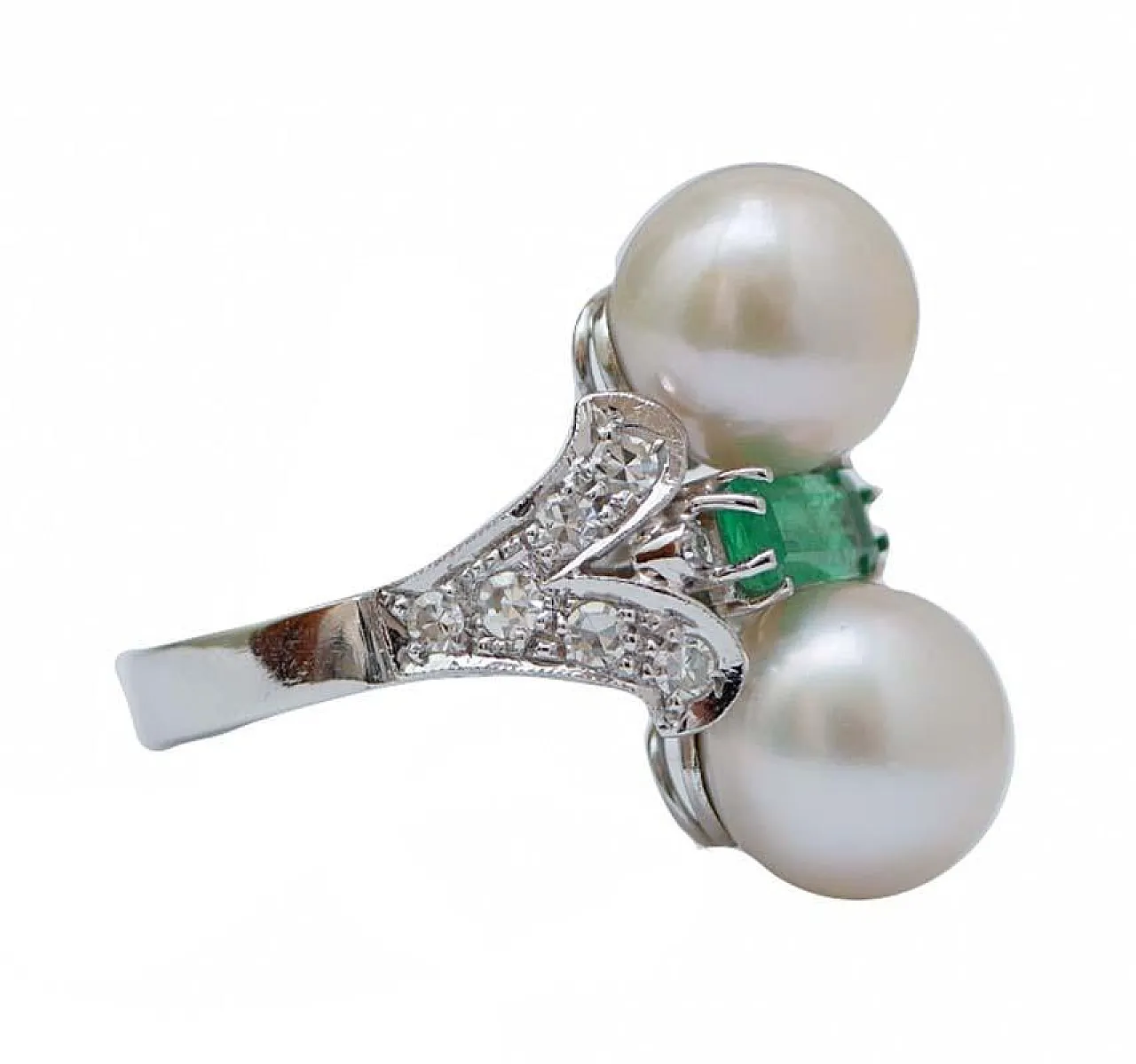 Platinum ring with emerald, diamonds and pearls, 1960s 2