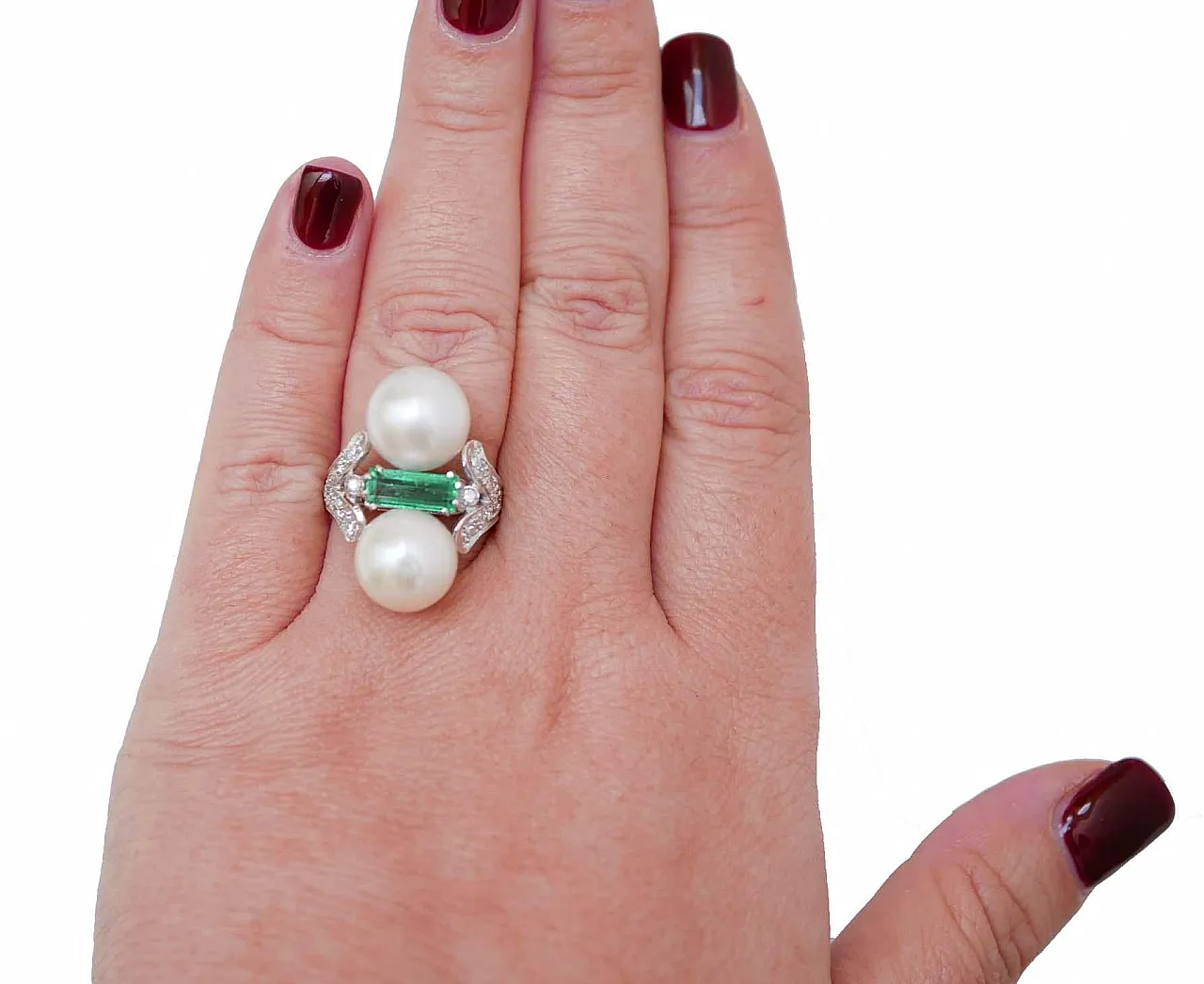 Platinum ring with emerald, diamonds and pearls, 1960s 4