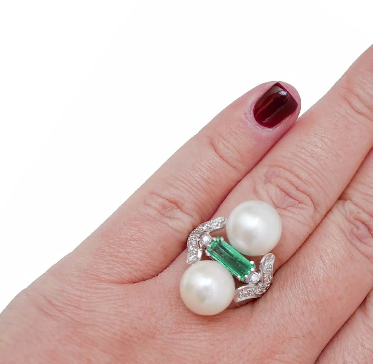 Platinum ring with emerald, diamonds and pearls, 1960s 5