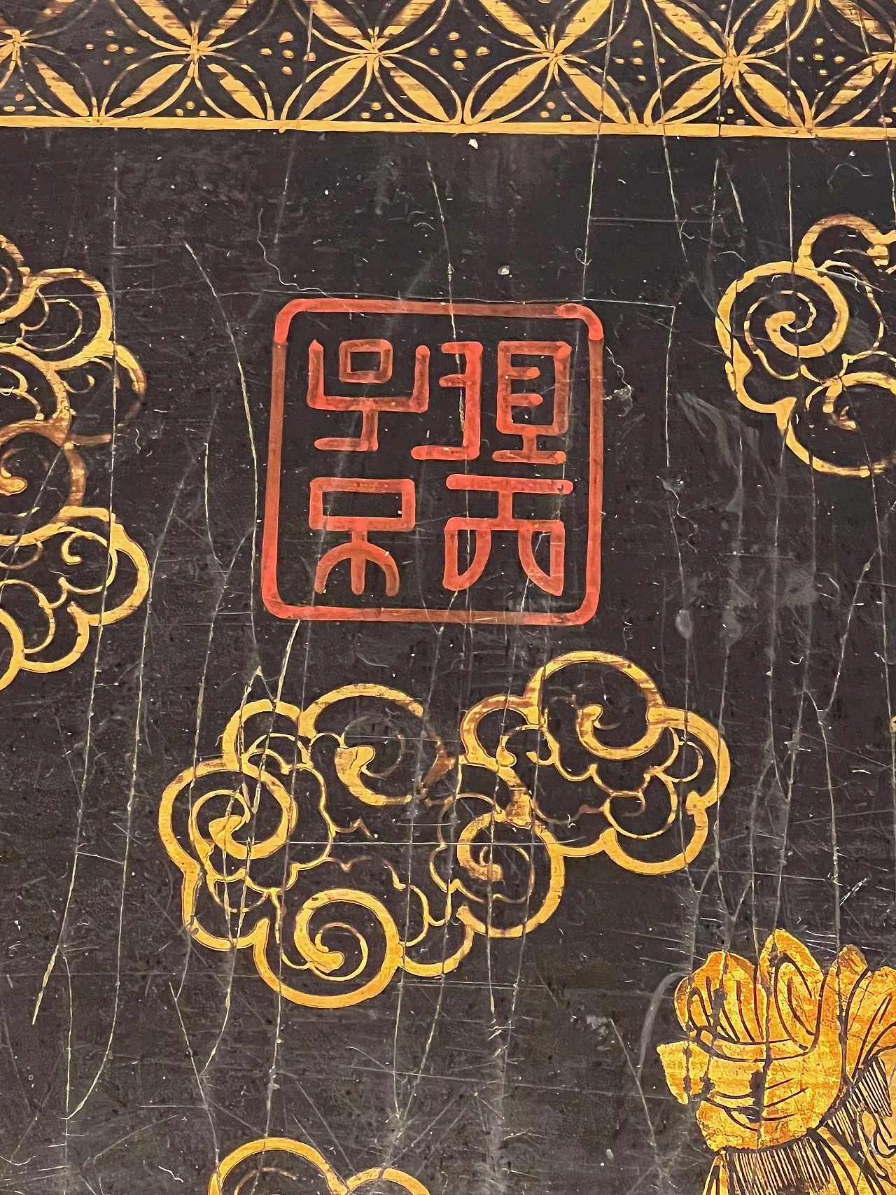 Lacquered and gilded painting with Chinese decorations, 1970s 16