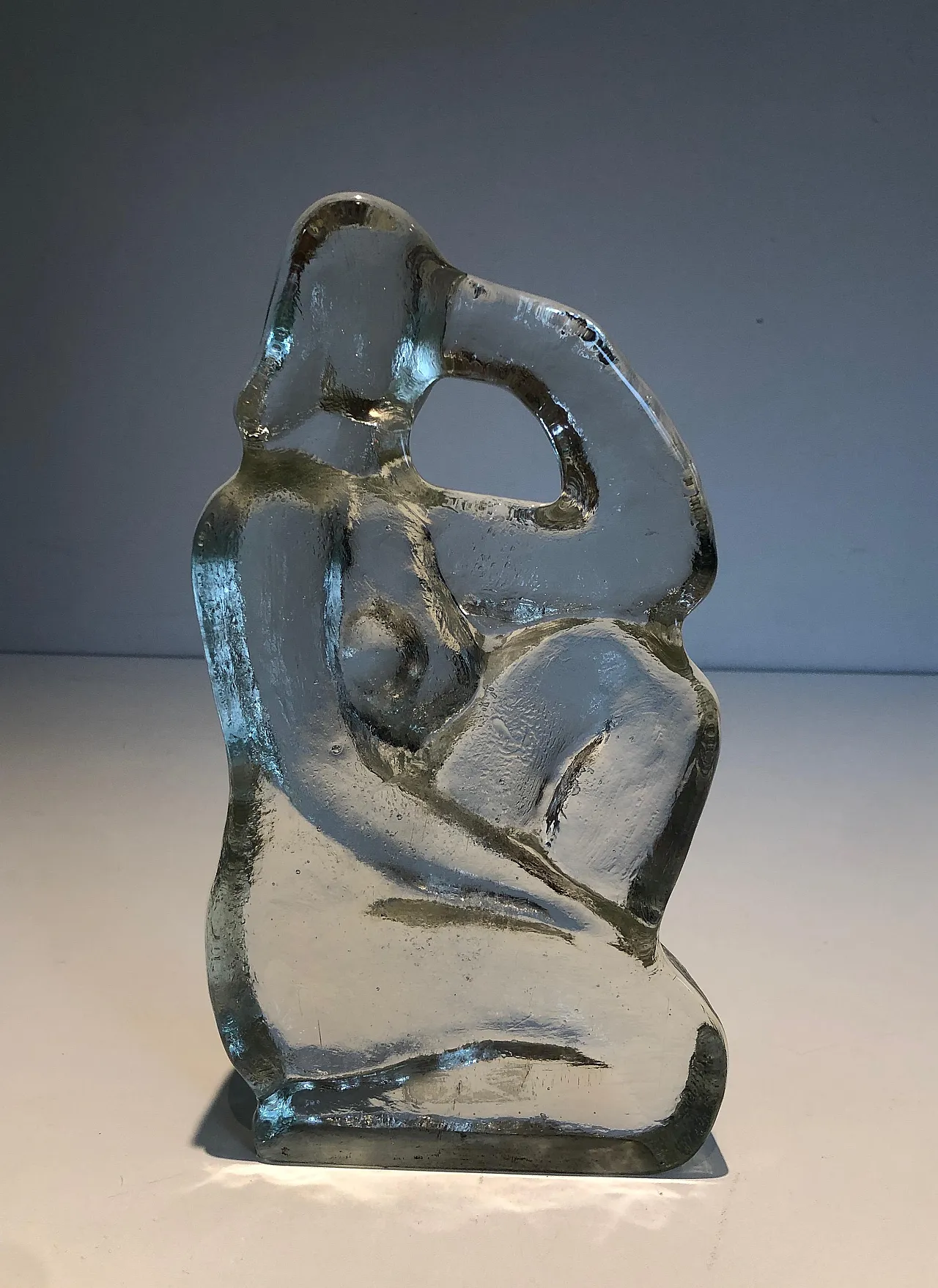 Glass sculpture representing a naked woman posing, 1970s 8