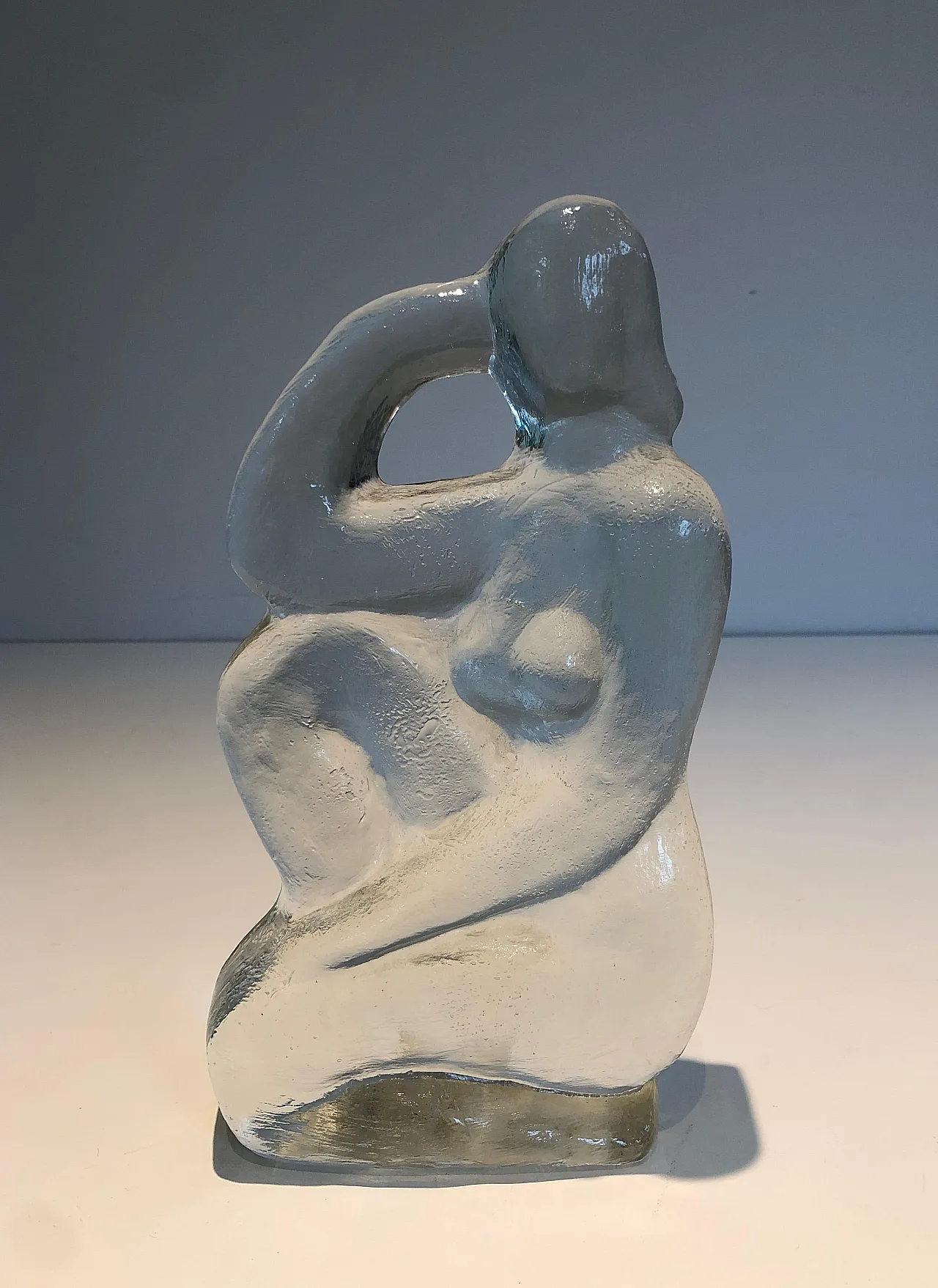 Glass sculpture representing a naked woman posing, 1970s 12