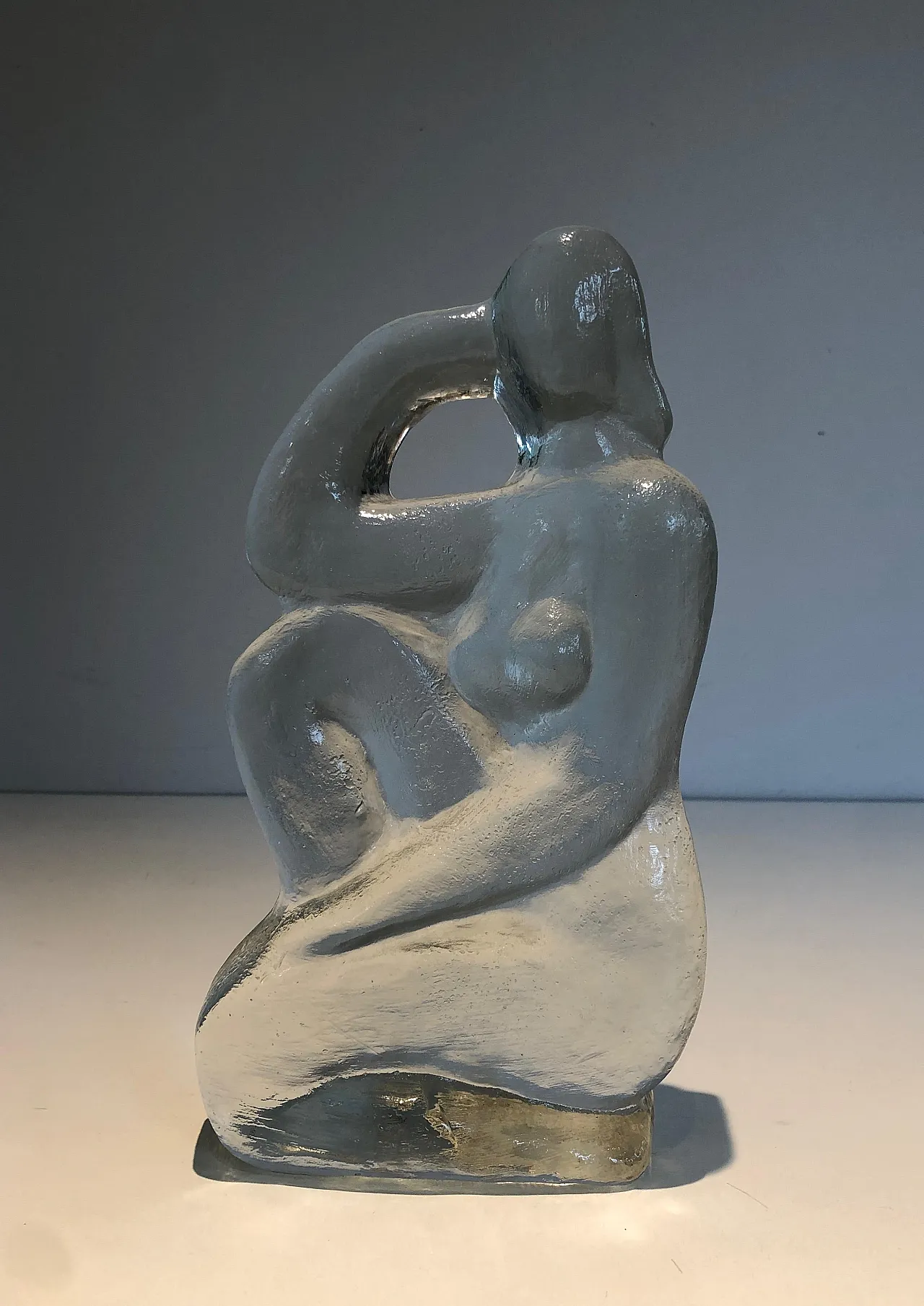 Glass sculpture representing a naked woman posing, 1970s 13