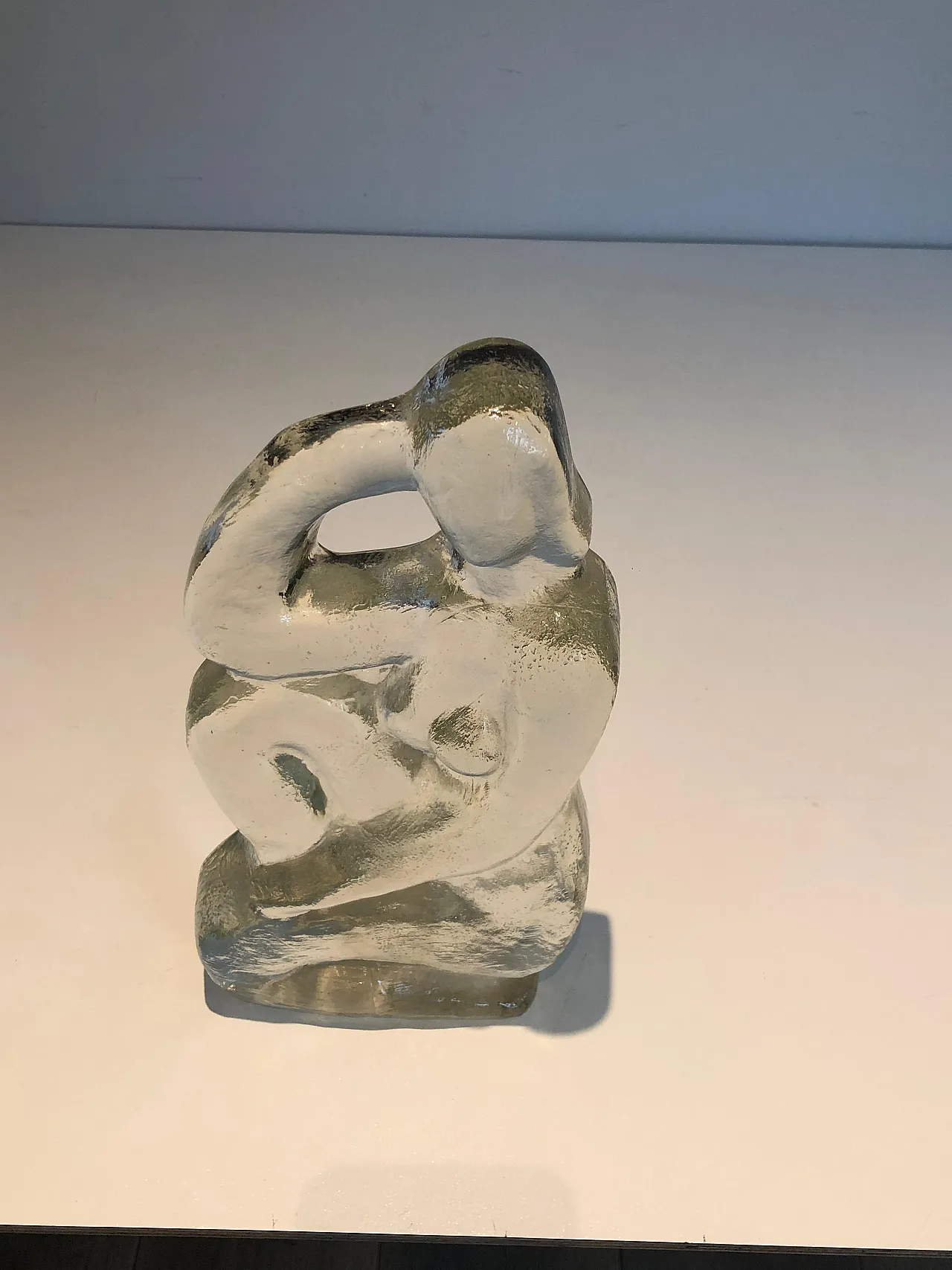 Glass sculpture representing a naked woman posing, 1970s 14