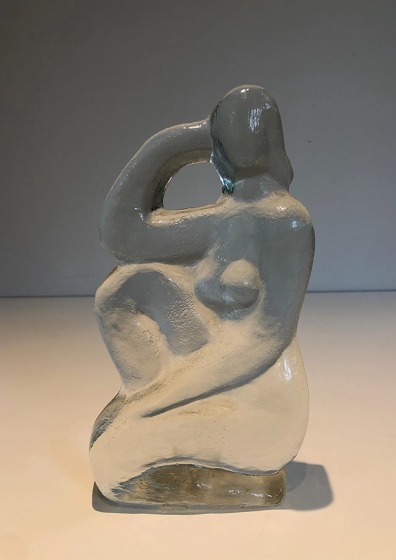 Glass sculpture representing a naked woman posing, 1970s 15