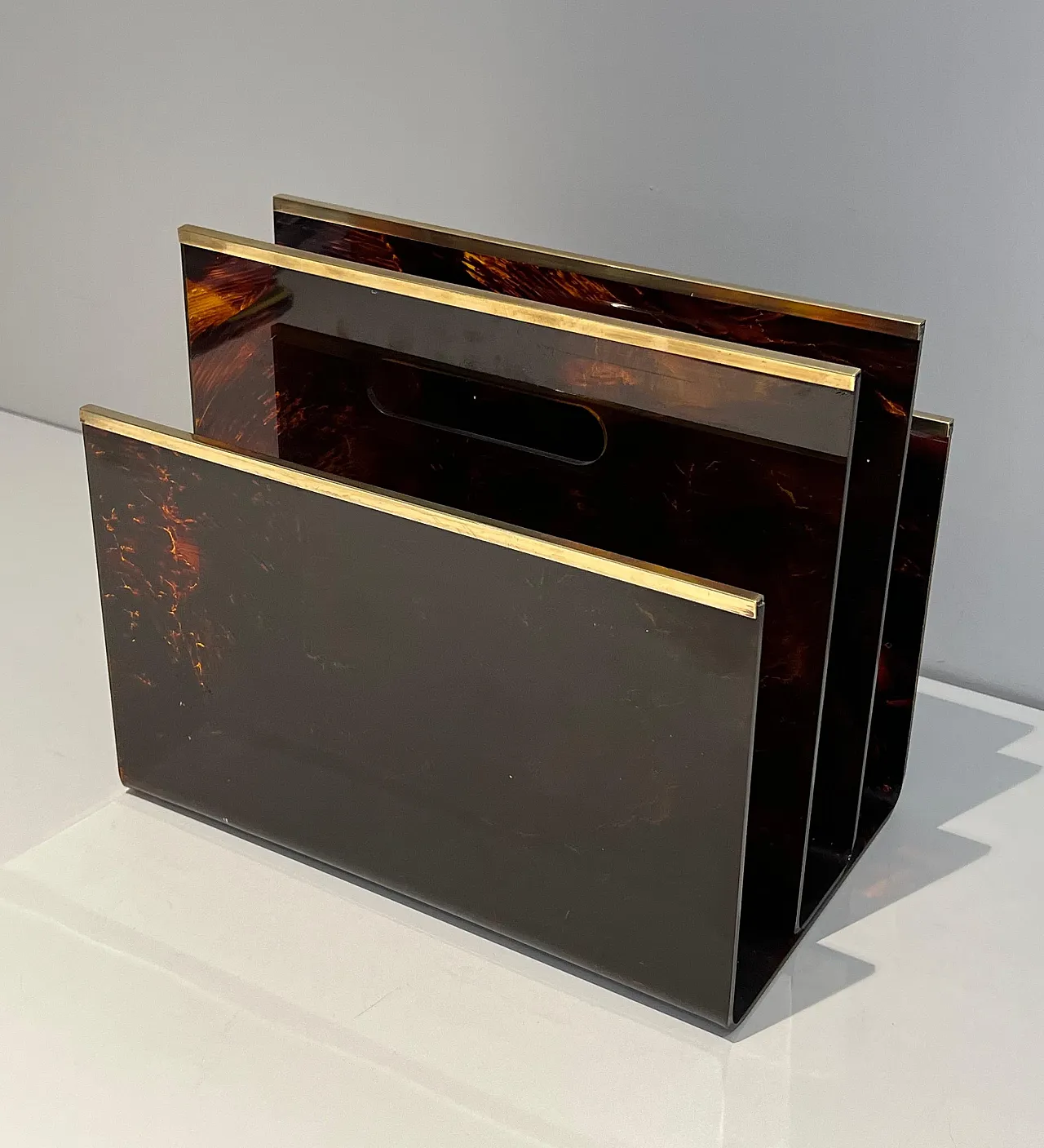 Plexiglass, brass and imitation tortoiseshell magazine rack, 1970s 13