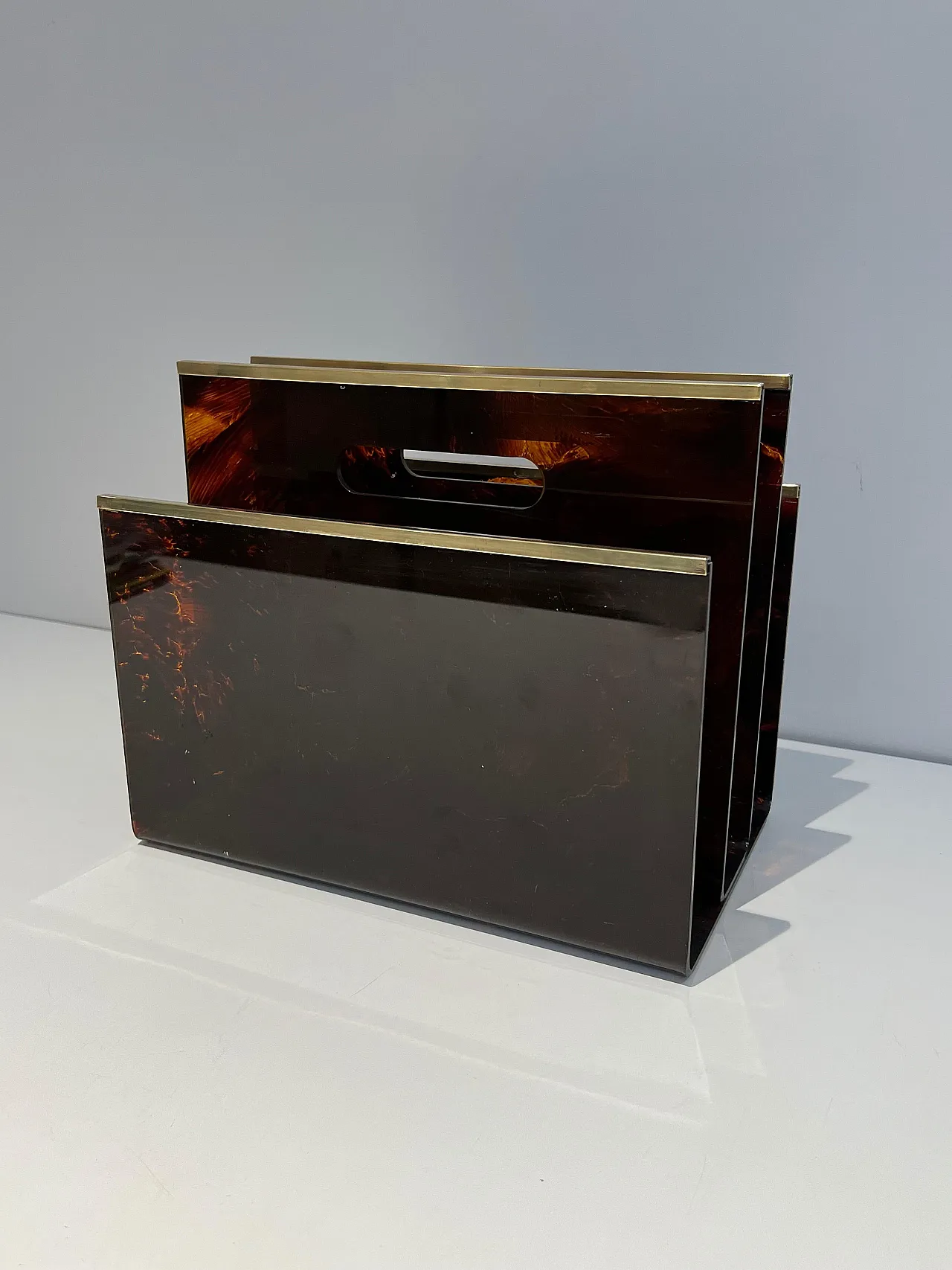 Plexiglass, brass and imitation tortoiseshell magazine rack, 1970s 16