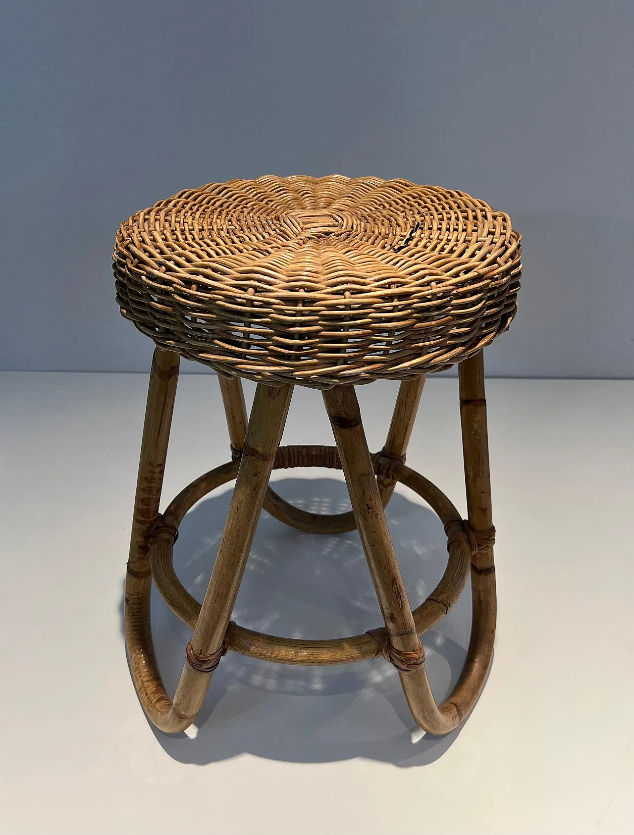 Sgabello rotondo in rattan, anni '50 2